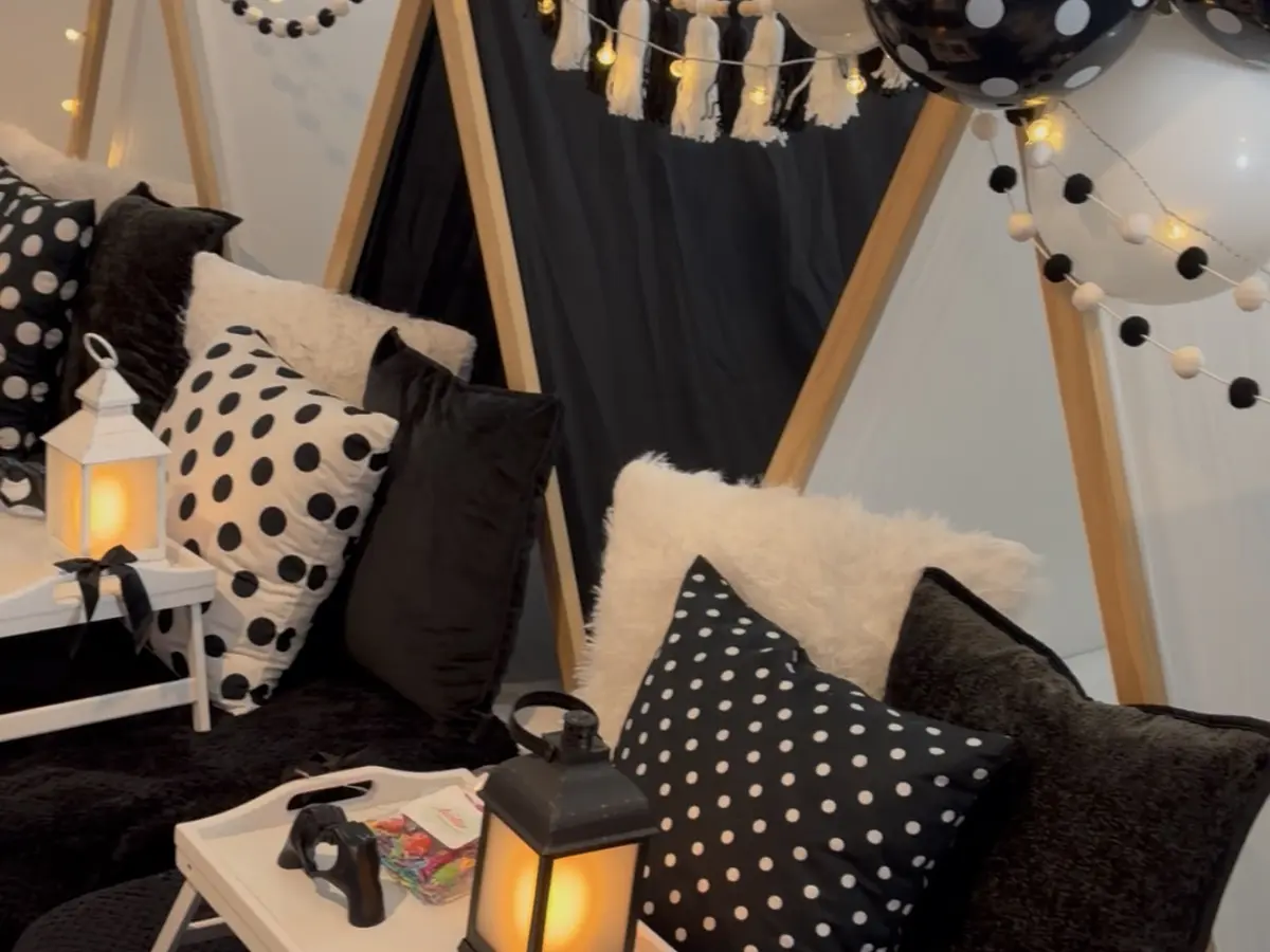 Black & White Chic sleepover tent setup